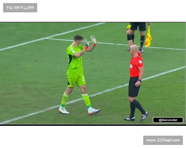 故意拖延比赛，教练遭罚球员领黄牌